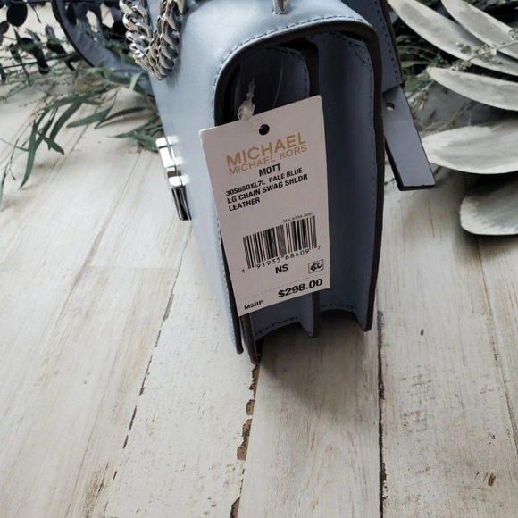 Michael Kors - Picture 3 of 7